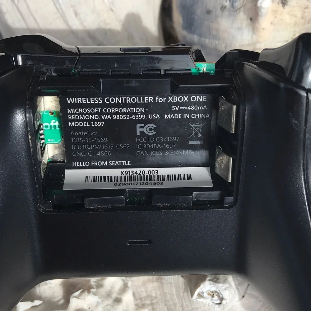 XBox One Black Wireless Gaming Controller without battery back